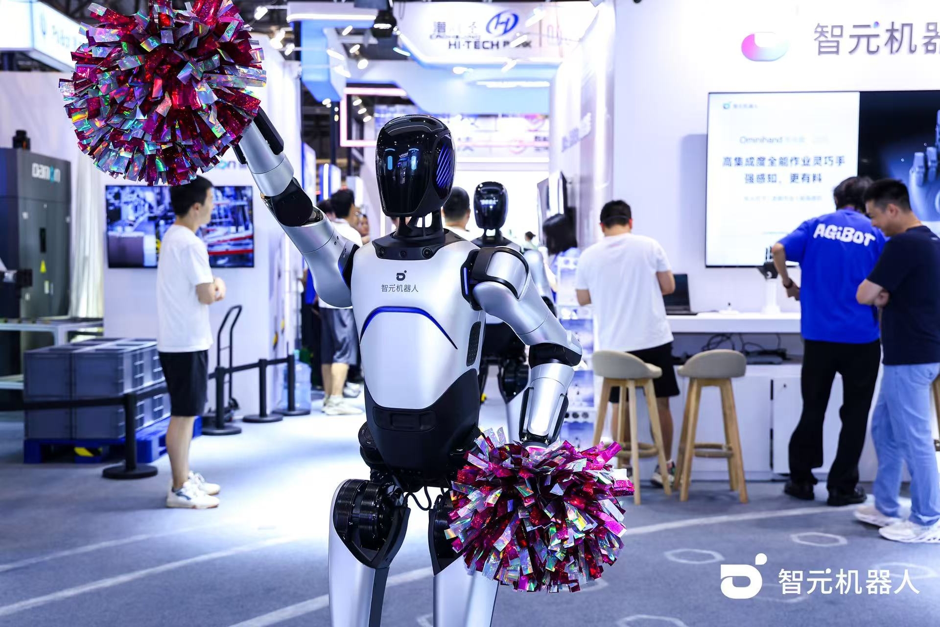 JS Game机器人 WAIC 首日展台火爆，机器...